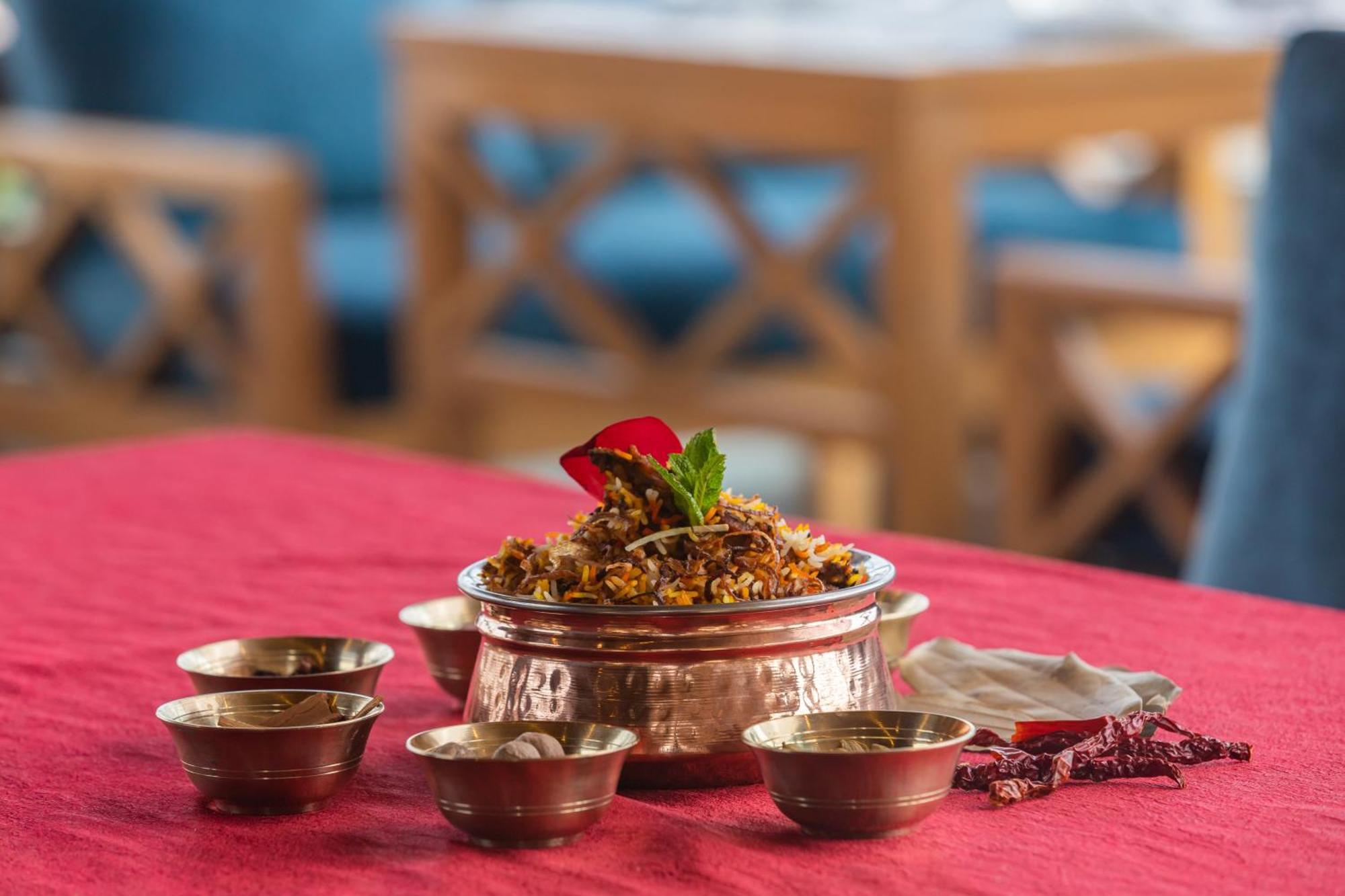 Hotel Crystal Pashupati Катманду Экстерьер фото