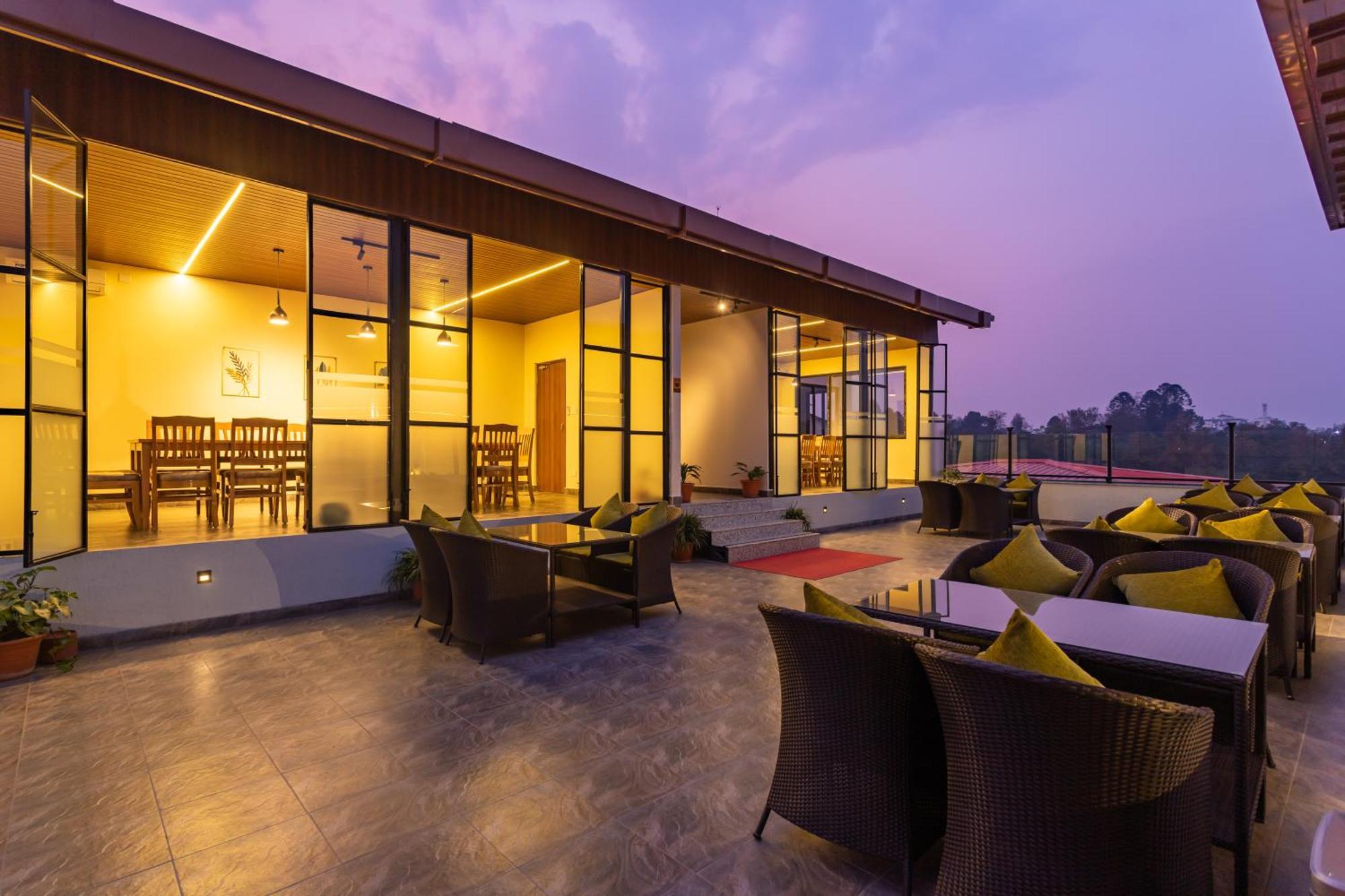 Hotel Crystal Pashupati Катманду Экстерьер фото