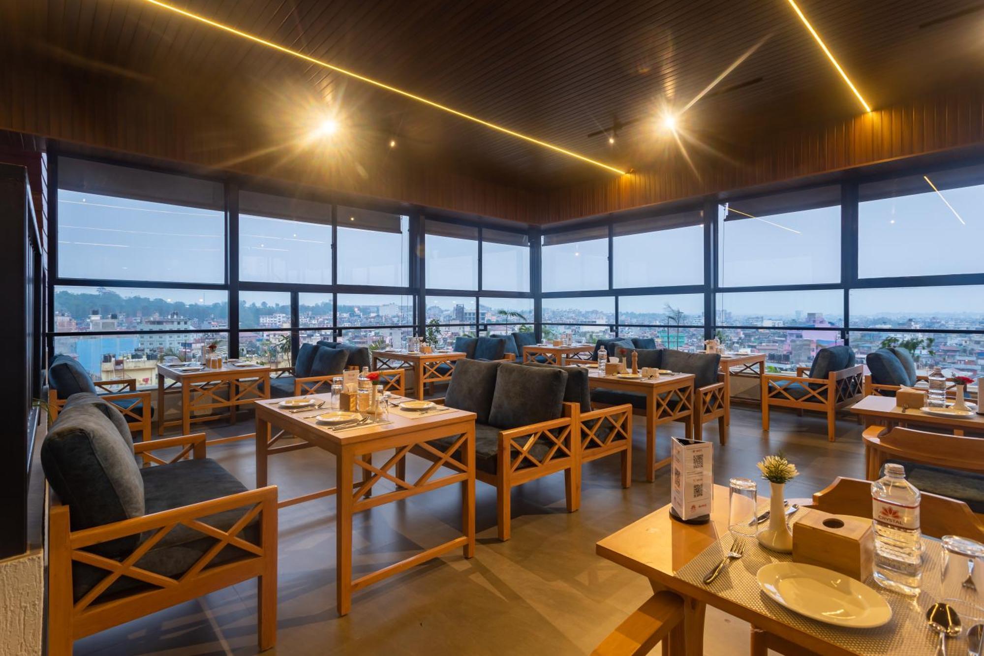 Hotel Crystal Pashupati Катманду Экстерьер фото