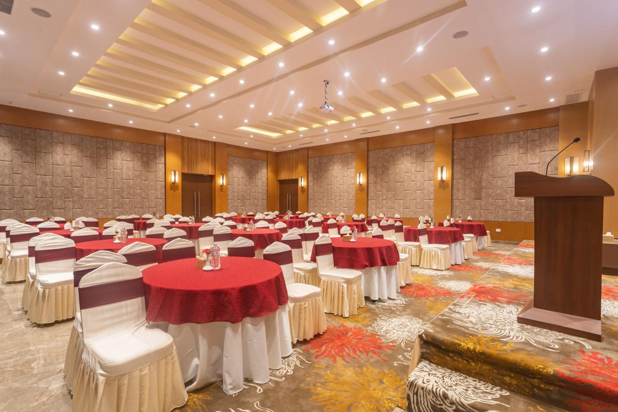 Hotel Crystal Pashupati Катманду Экстерьер фото