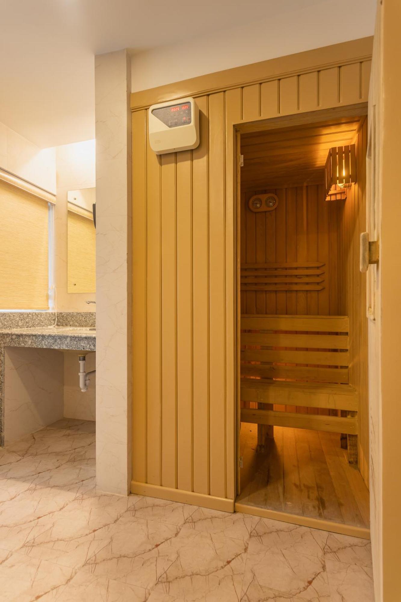 Hotel Crystal Pashupati Катманду Экстерьер фото