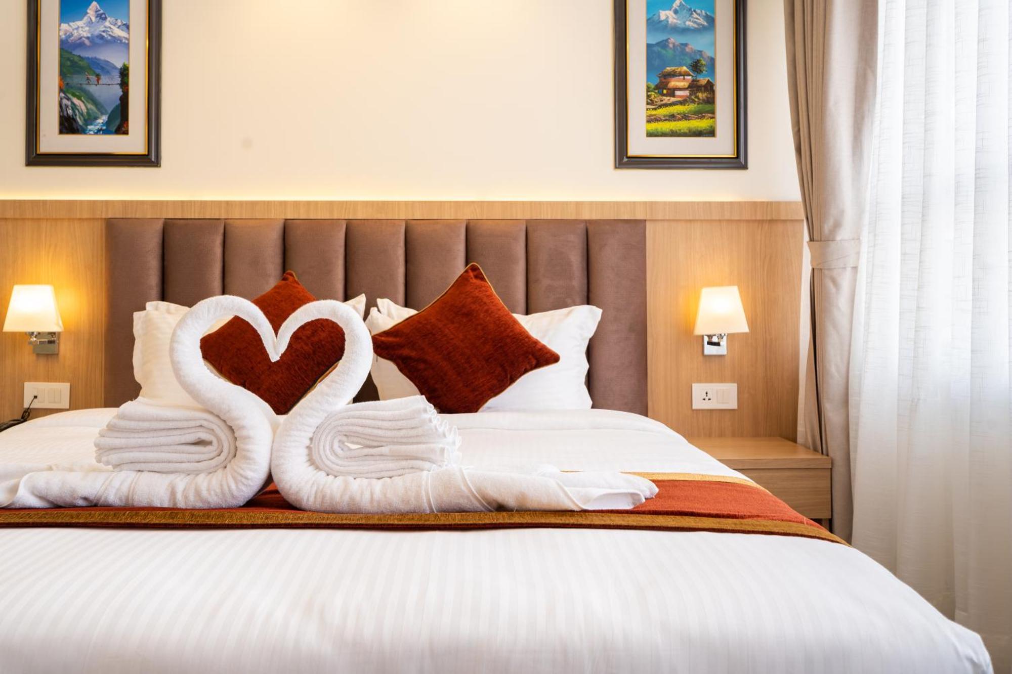 Hotel Crystal Pashupati Катманду Экстерьер фото
