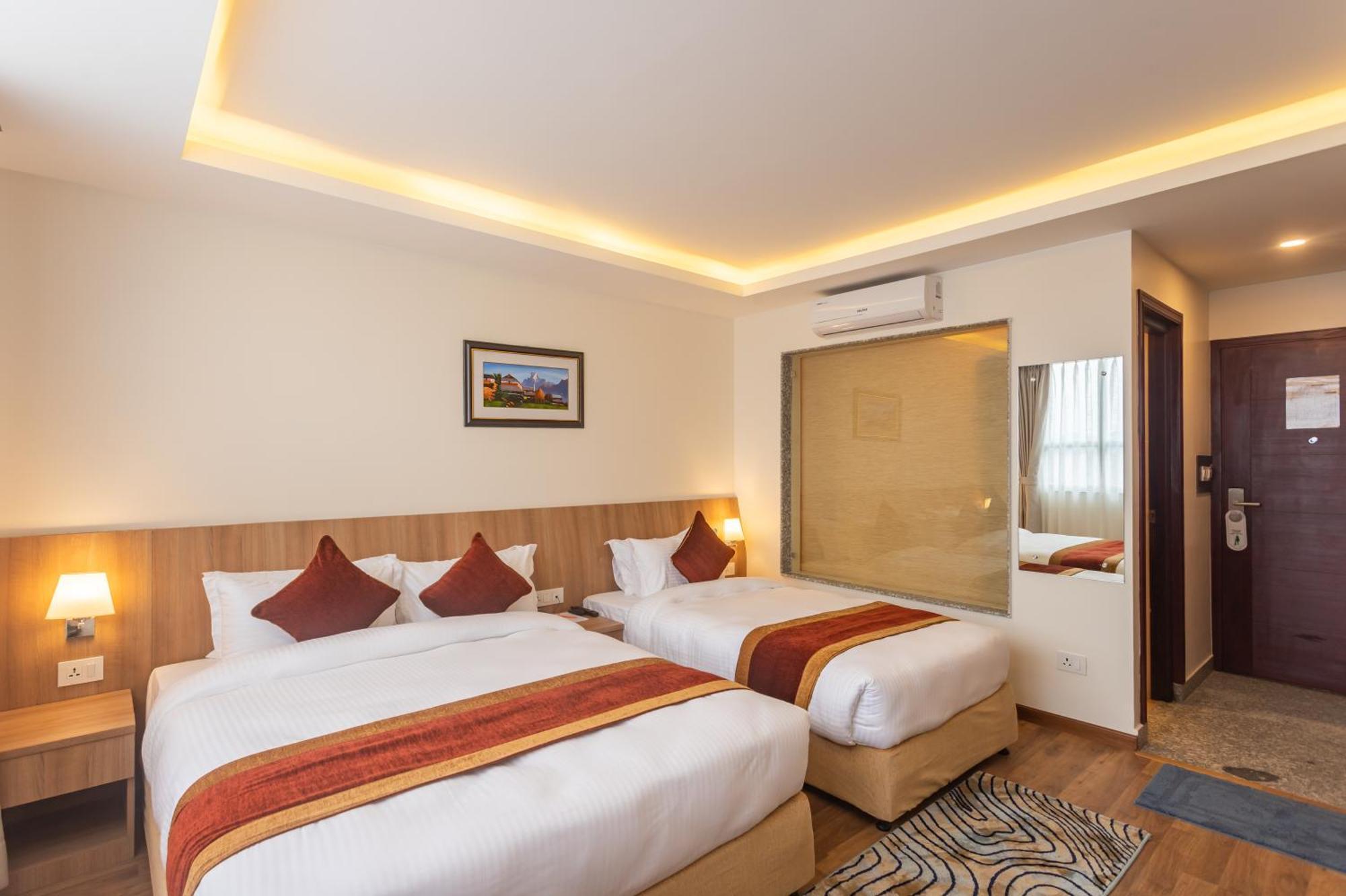 Hotel Crystal Pashupati Катманду Экстерьер фото