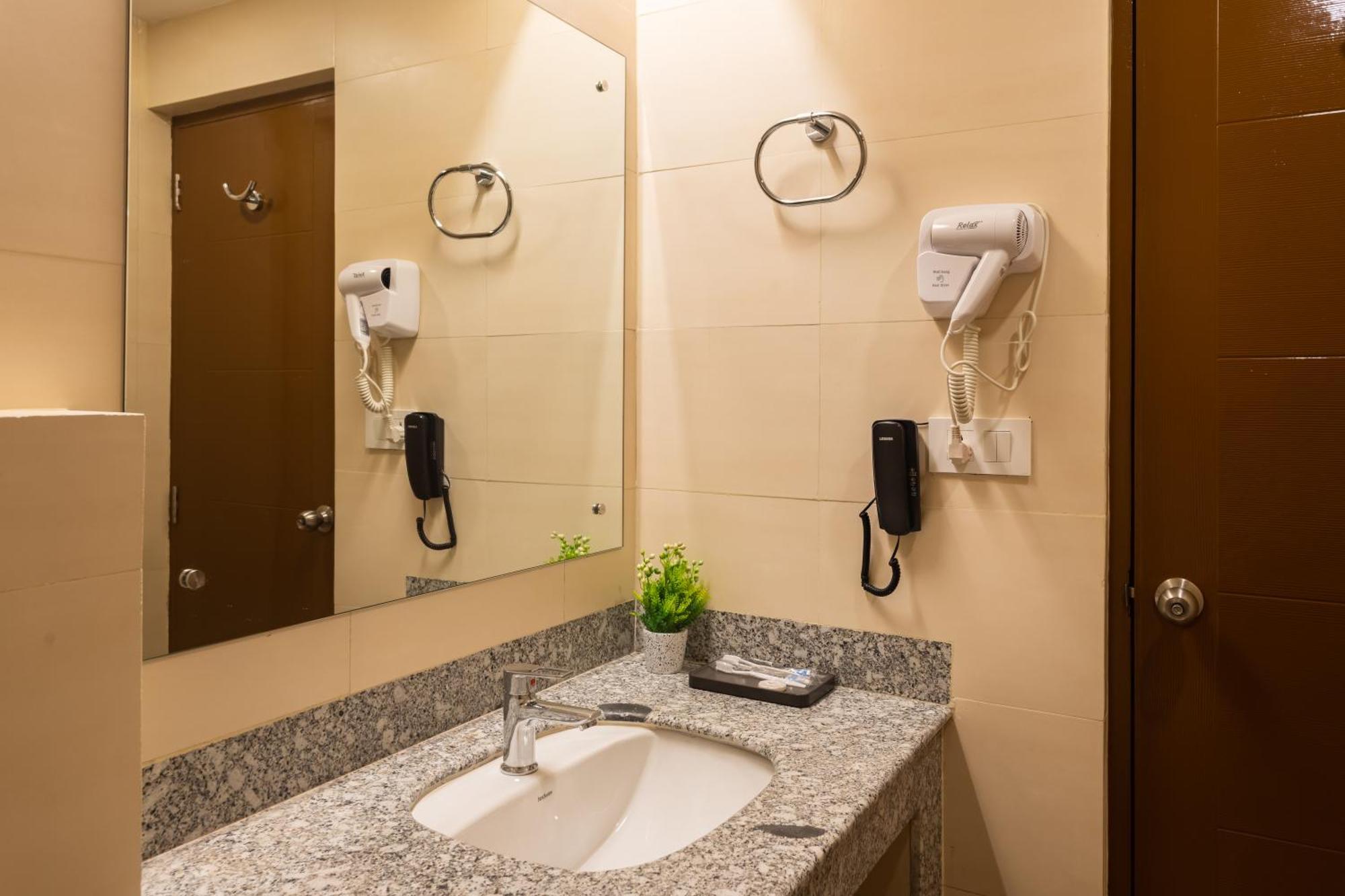 Hotel Crystal Pashupati Катманду Экстерьер фото